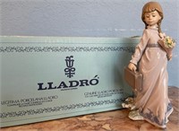 T - LLADRO FIGURINE 8"T (P30)