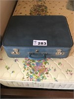 MONARCH SUITCASE