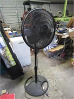 FLOOR FAN