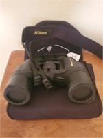 Nikon Action 8X40 8.2 Binoculers With Case
