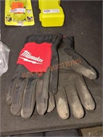 Milwaukee winter gloves