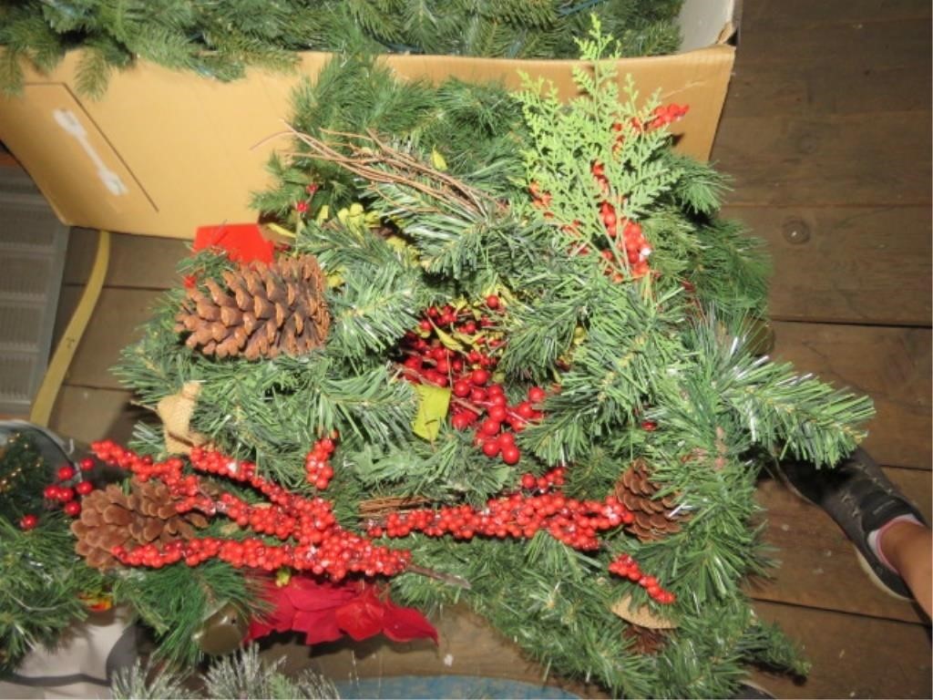 BOX OF CHRISTMAS WREATHS