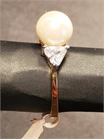 Gold Tone Faux pearl Crystal Ring Sz 7