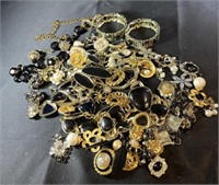 Black/Gold Tone Fashion Jewelry
