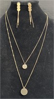 (AW) Matching Gold Tone Necklace And Earrings