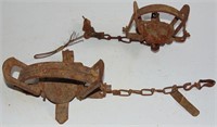 2 ANTIQUE STEEL ANIMAL COIL SPRING FOOTHOLD TRAPS