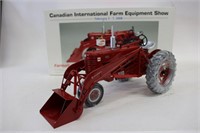 FARMALL 400 TRACTOR WITH 33A LOADER ERTL 1/16