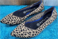 353 - PAIR OF WOMEN'S ROTHY SHOES SIZE 8.5 (H61)