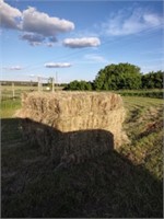 HAY SQUARE BALES LOT QTY 32