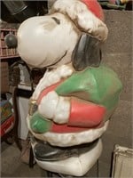 Snoopy Sant Claus Blow Mold… needs cleaning