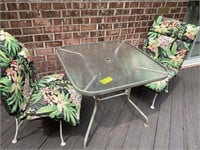 Patio table with 2 chairs 36 in x 36 in  29 in hig