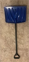 SNOWJOE- PLASTIC SNOW SHOVEL (BLUE)