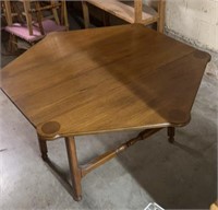 Drop leaf table