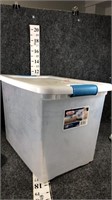 28 qt tote with lid