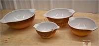 Set of 4 Pyrex Bowl Set