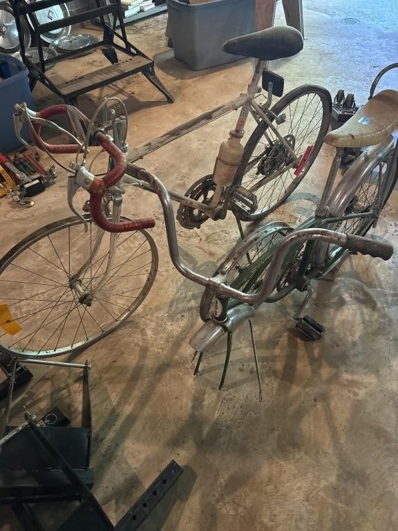 SCHWINN BICYCLES: 10 SPEED AND 1960'S W/BANANA