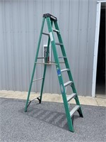 WERNER FIBERGLASS LADDER 225 LB RATING