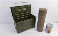 Boîte de munition vide & tube métallique d'armé