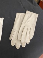 4 Pairs of Ladies Gloves