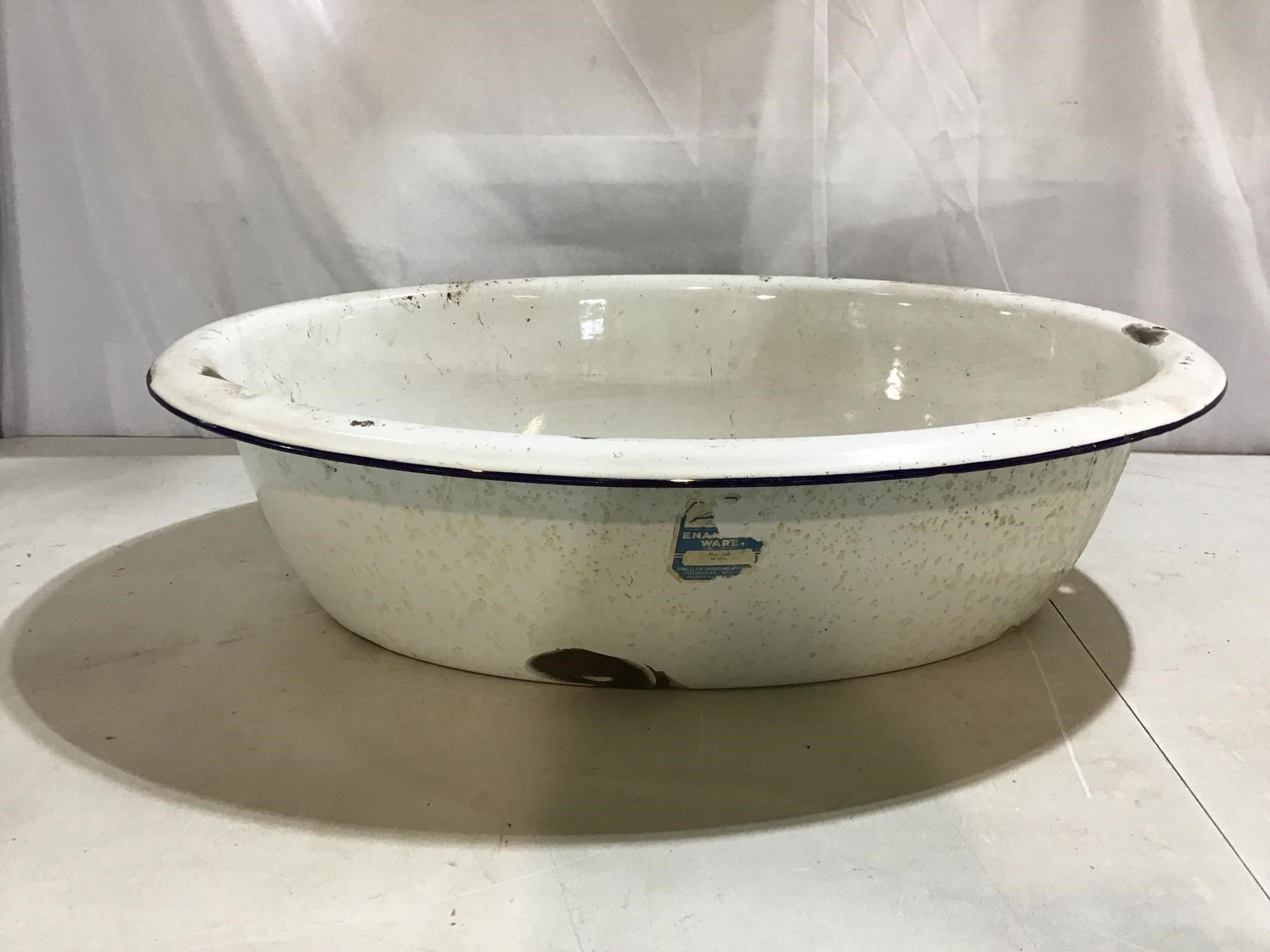 Large 30 qts wash tub enamelware blue trim