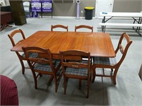 Drop leaf table and 6 chairs
