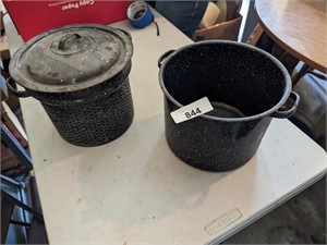 Graniteware Pot w/ Strainer