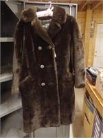 The Globe Ladies Fur Coat - Unk