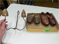 Wooden Shoes & Wire Rack