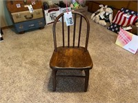 SMALL CHILD'S WOODEN CHAIR