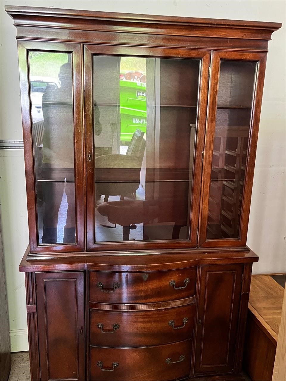 Traditional Style China Hutch
