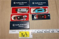 4 Smith and Wesson Knives