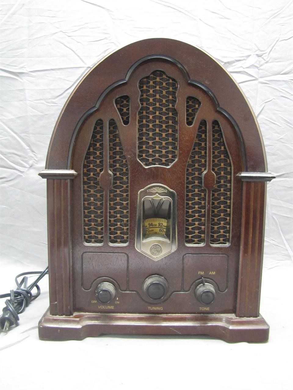 Vintage Working Retro Styled AM/FM Radio