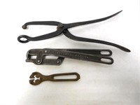 lot of 3 cobbler tool stretcher, wire splicer othe