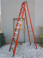 10' fiberglass step ladder D