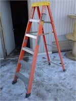 6' fiberglass step ladder K