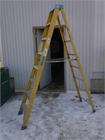 8' fiberglass step ladder G