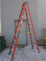 10' fiberglass step ladder E