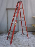 8' fiberglass step ladder F