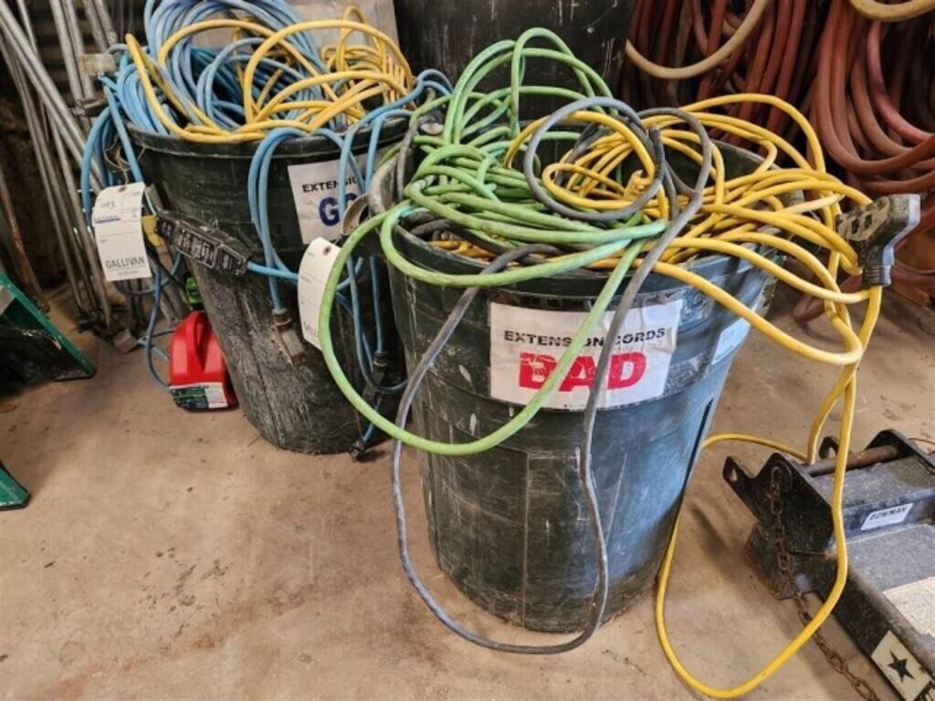 GROUP OF VARIOUS EXTENSION CORDS, W/ TRASH CAN