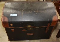 CANVAS CAMEL BACK TRUNK W/CHRISTMAS ITEMS