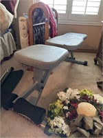 MASSAGE TABLE