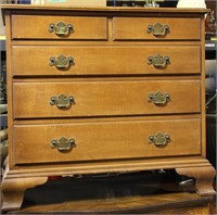 EARLY AMERICAN STYLE MAPLE CHEST OF DRAWERS