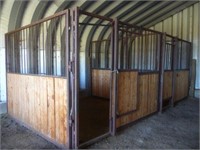 2 stalls -2 side panels, 2 panels with gates,