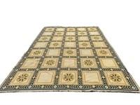 Room size hooked rug