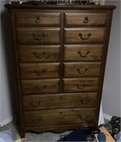 Massive chest of drawers