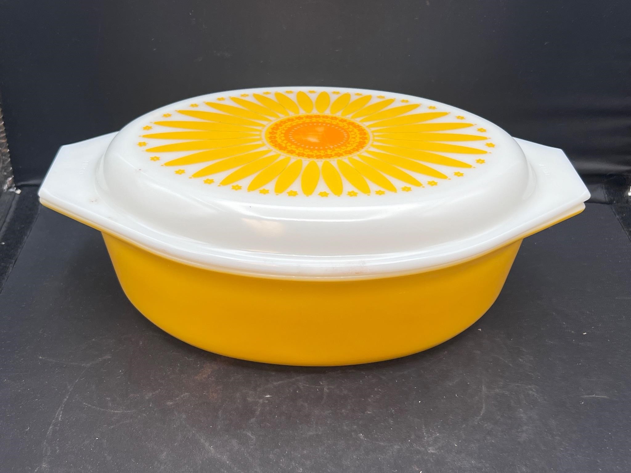 Vintage PYREX Daisy Citrus dish Sunflower 2 1/2 Q