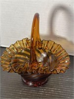 VINTAGE UCAGCO SWIRLED AMBER GLASS BRIDAL BASKET