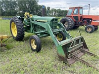 JD 3010 GAS tractor with loader, bucket and forks