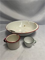 VINTAGE ENAMEL 13.5 INCH BOWL WITH 2 CUPS
