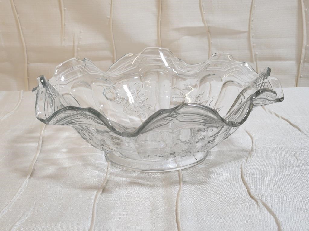 DECORATIVE GLASS BOWL WITH LEAVES & ACORNS